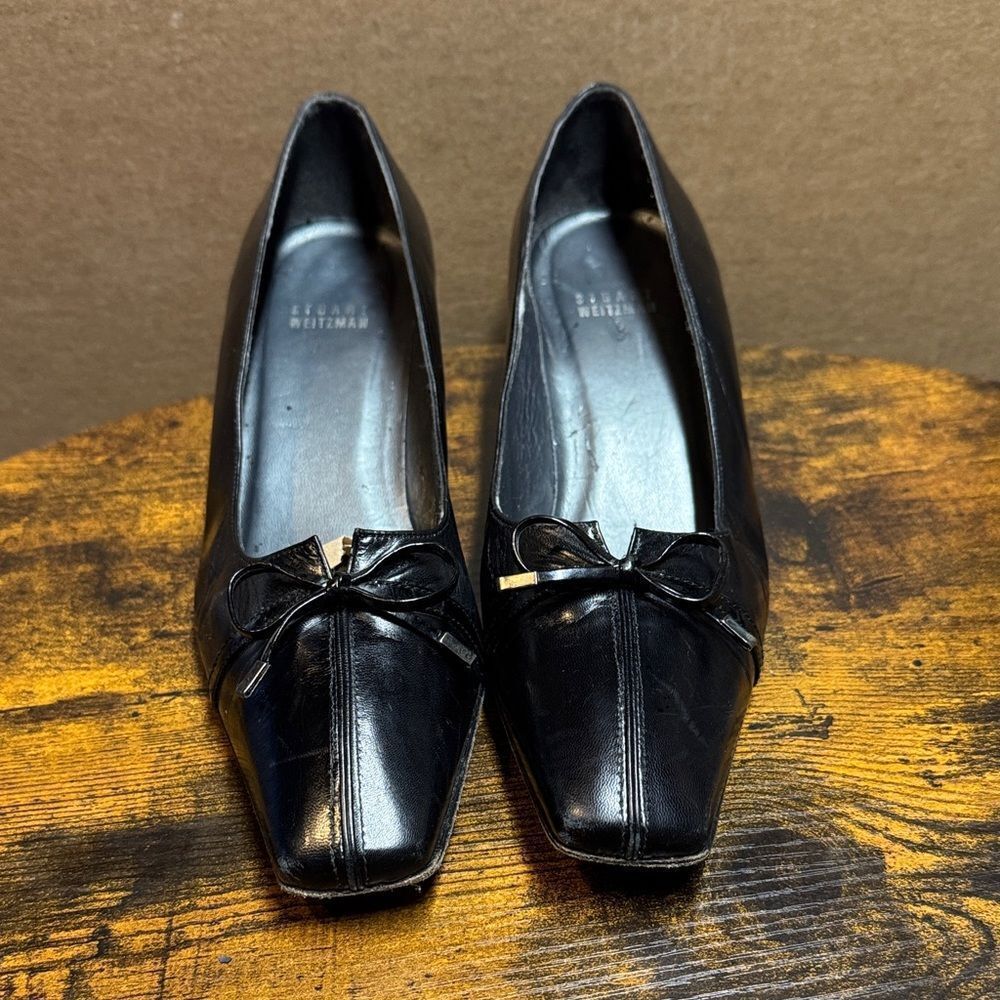 Stuart Weitzman Pointed Toe Low Heel Pumps Black Leather with Bow Accent size 8‎